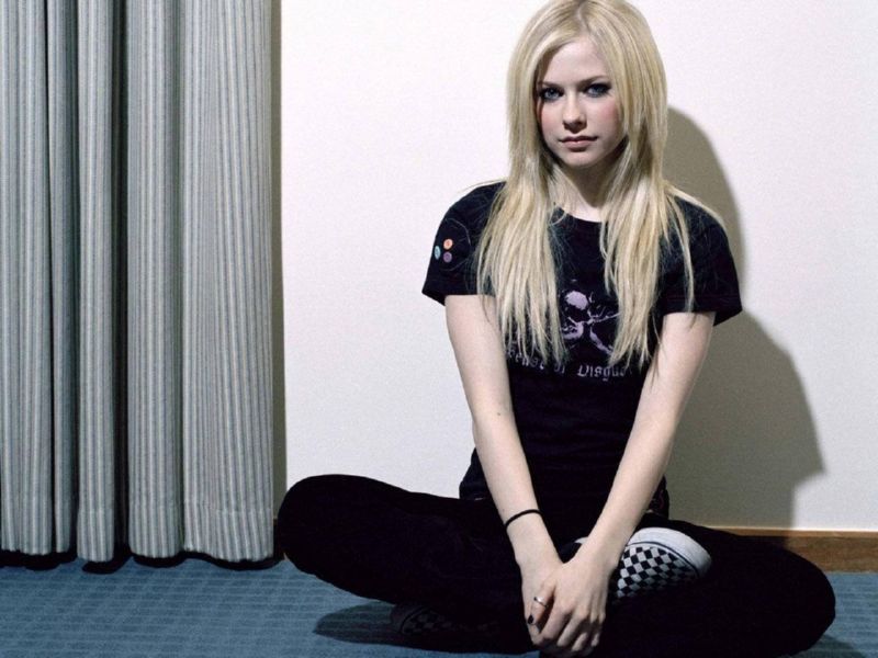 avril1361280x960