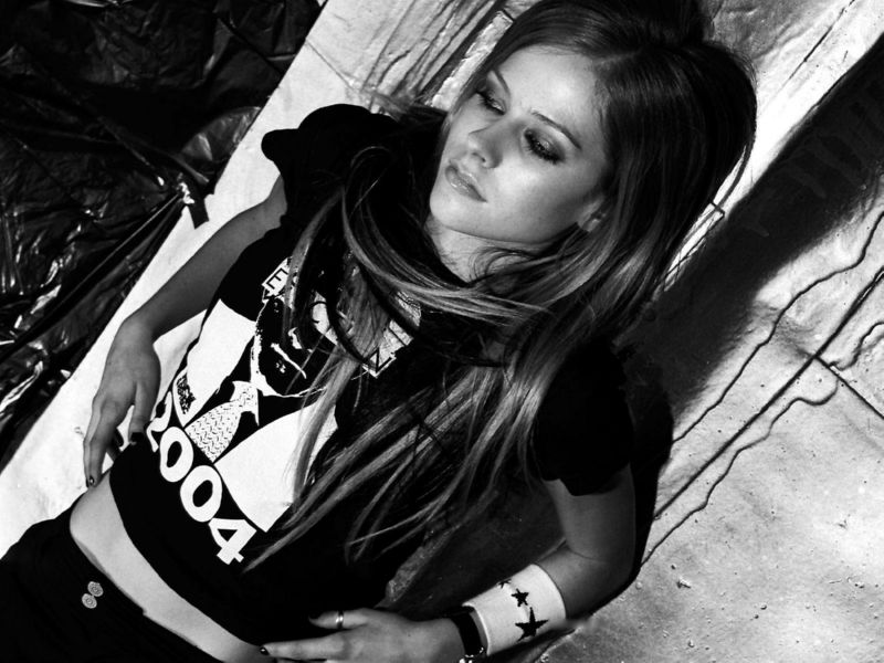 avril671600x1200
