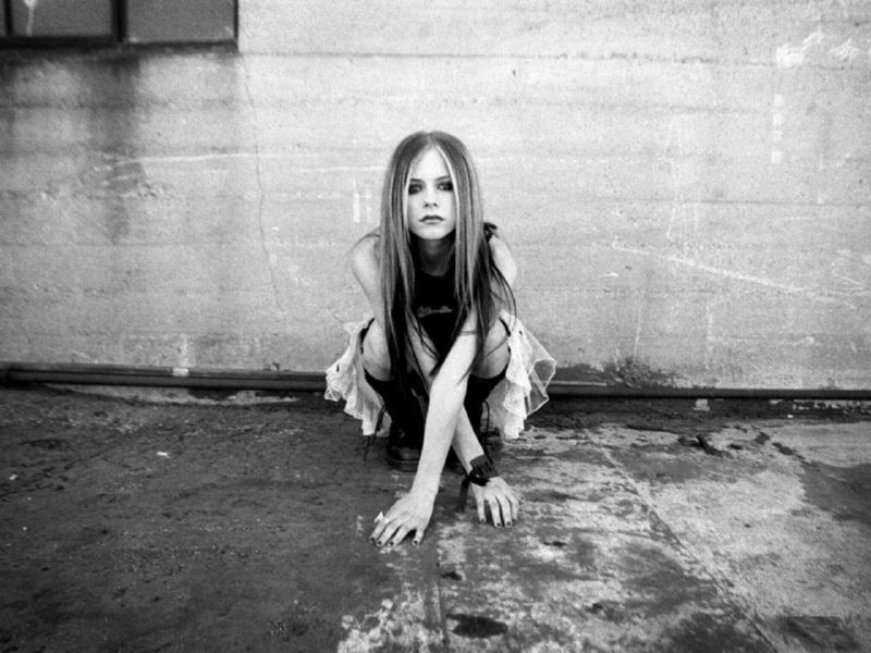 avril941280x960