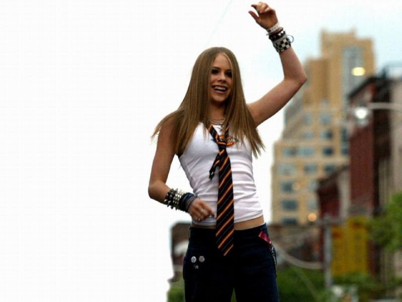 avril951280x960