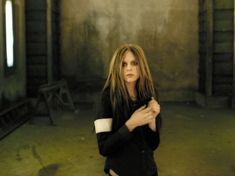 avril971280x960